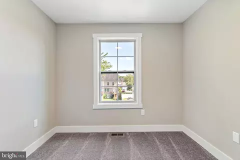 Bedroom - 412 E 7th Ave, Ranson, WV 25438 photo 4 of 8