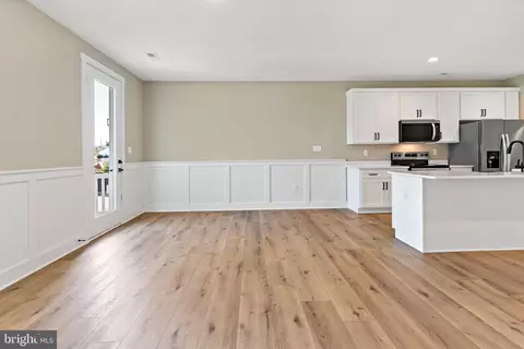 Living - 412 E 7th Ave, Ranson, WV 25438 photo 2 of 3