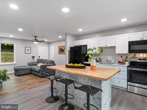 462 Wild Rose Ln, Harpers Ferry, WV 25425