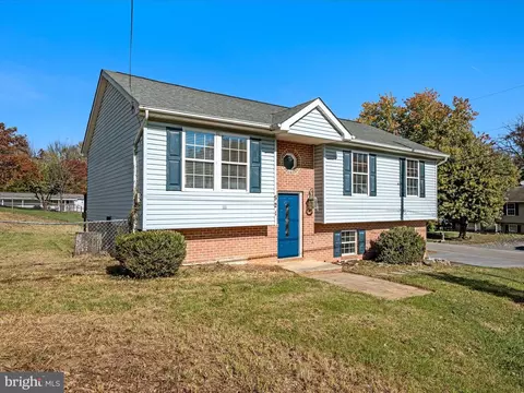 521 E 11th Ave, Ranson, WV 25438