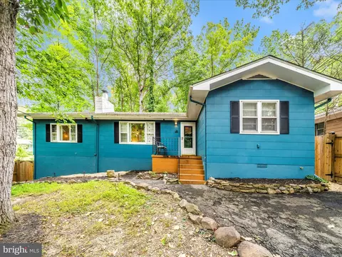 26 Shore Ln, Harpers Ferry, WV 25425