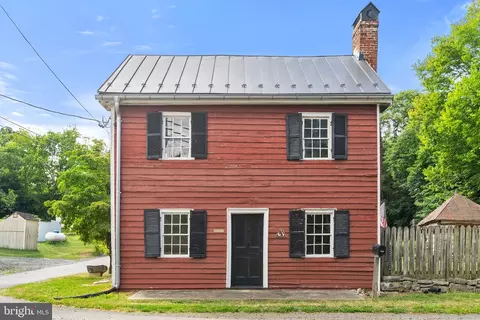 7379 Queen St, Middleway, WV 25430