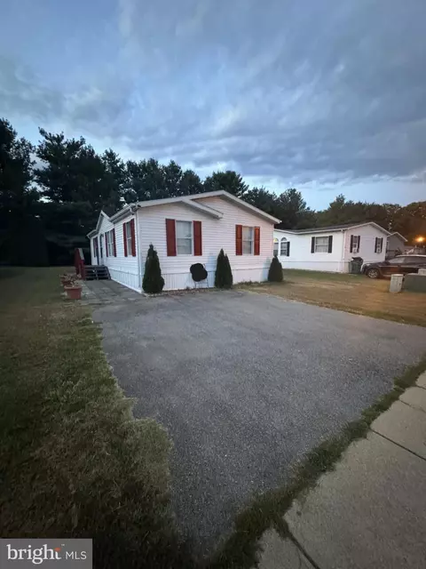 30 Manchester Dr, Charles Town, WV 25414
