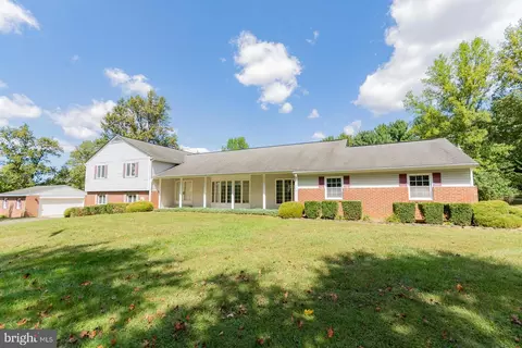 31 Locust Hill Dr, Charles Town, WV 25414