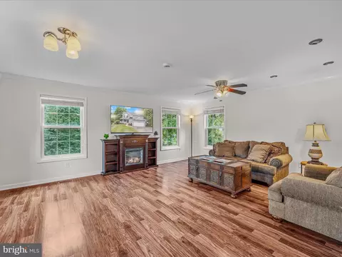 571 Oak Lee Dr, Ranson, WV 25438 photo 8