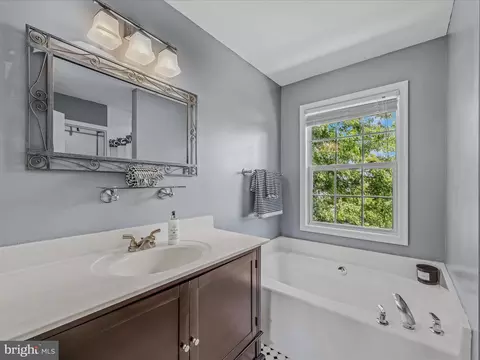 571 Oak Lee Dr, Ranson, WV 25438 photo 12