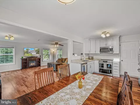 571 Oak Lee Dr, Ranson, WV 25438 photo 7