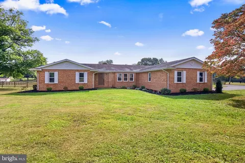 383 Happy Retreat Ln, Charles Town, WV 25414
