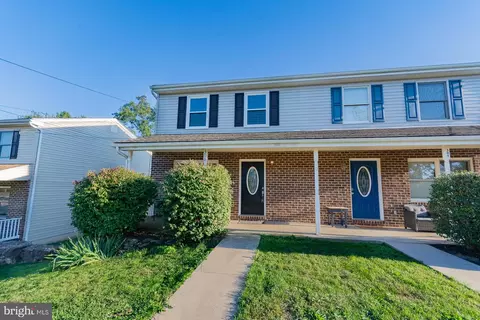 306 E 12th Ave #B, Ranson, WV 25438