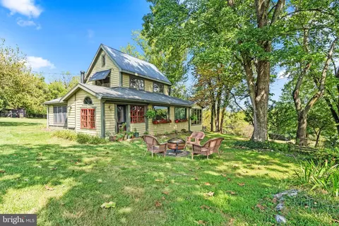 92 Flat Earth Ln, Harpers Ferry, WV 25425