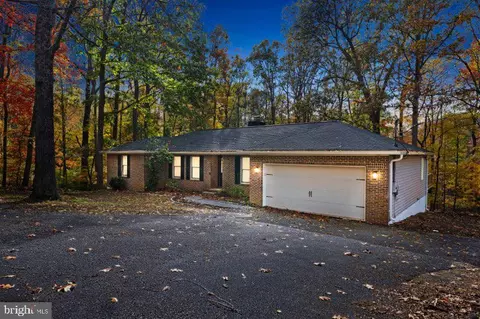 315 Lower Clubhouse Dr, Harpers Ferry, WV 25425