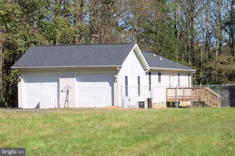 221 Frys Ln, Charles Town, WV 25414