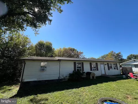 32 Anvil Rd, Kearneysville, WV 25430