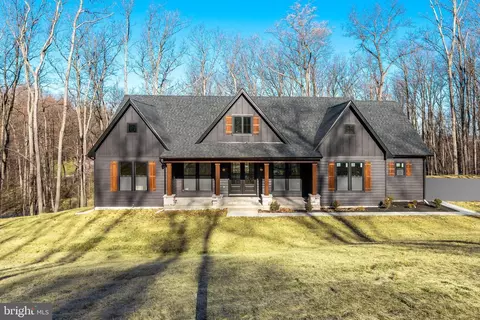 10 Mistletoe Ln, Shepherdstown, WV 25443
