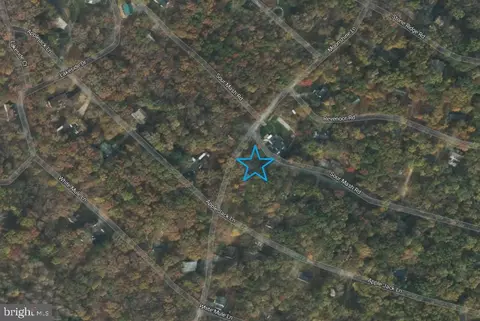 44 Moonshine Ln, Harpers Ferry, WV 25425