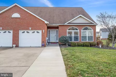 22 Brookline Cir, Charles Town, WV 25414