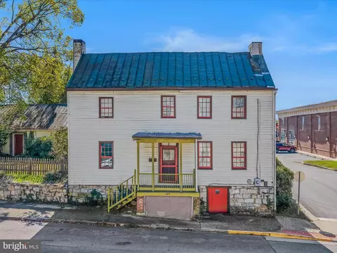 309 W Liberty St, Charles Town, WV 25414