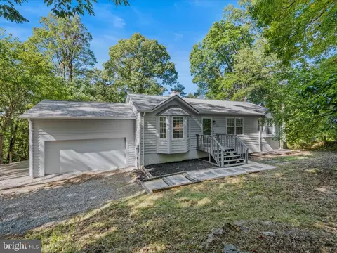 385 Red Bird Ln, Harpers Ferry, WV 25425