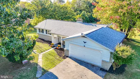 8959 Leetown Rd, Kearneysville, WV 25430