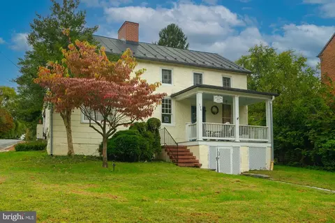 594 W Washington St, Harpers Ferry, WV 25425