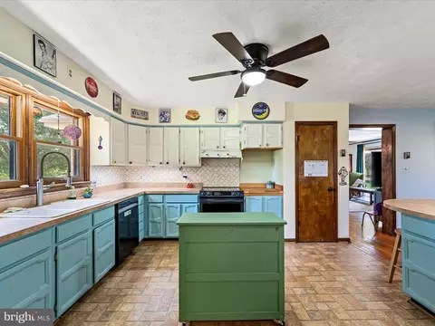 Kitchen - 116 Rehoboth Ln, Summit Point, WV 25446 photo 4 of 6