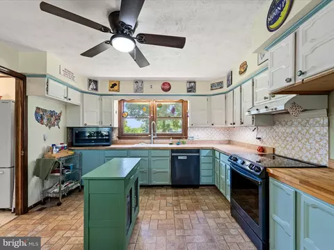 Kitchen - 116 Rehoboth Ln, Summit Point, WV 25446 photo 2 of 6