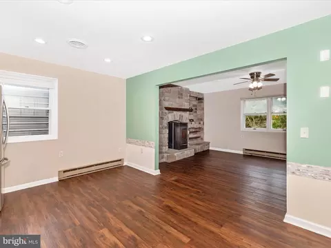 Living - 21 Rock Spring Ln, Shepherdstown, WV 25443 photo 6 of 10
