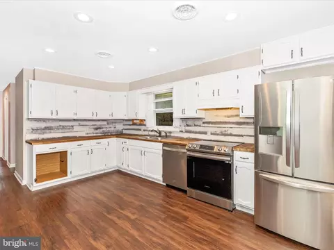 Kitchen - 21 Rock Spring Ln, Shepherdstown, WV 25443 photo 3 of 3