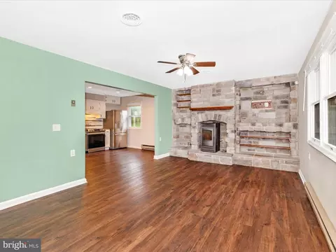 Living - 21 Rock Spring Ln, Shepherdstown, WV 25443 photo 3 of 10