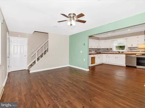 Living - 21 Rock Spring Ln, Shepherdstown, WV 25443 photo 5 of 10