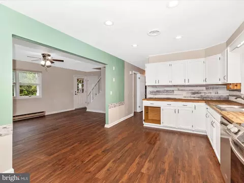 Entry Way - 21 Rock Spring Ln, Shepherdstown, WV 25443 photo 3 of 4