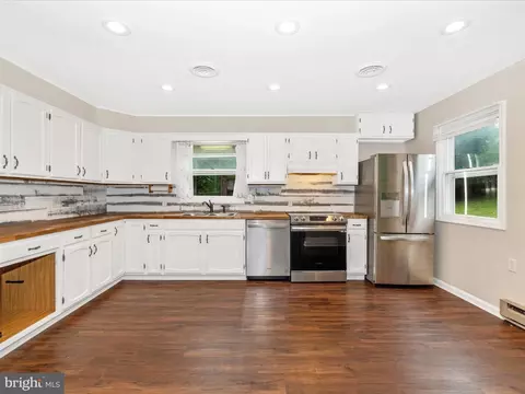 Kitchen - 21 Rock Spring Ln, Shepherdstown, WV 25443 photo 1 of 3