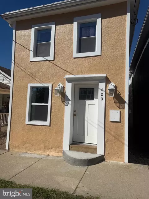 420 W Washington St, Charles Town, WV 25414