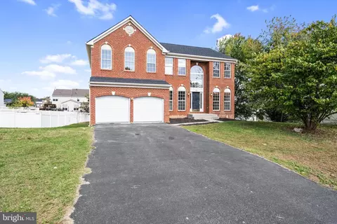 325 Rustling Leaf Pl, Kearneysville, WV 25430