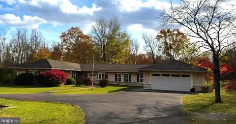 3622 Summit Point Rd, Charles Town, WV 25414