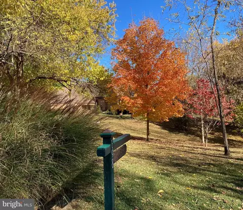 698 Elk Run Estates Dr, Harpers Ferry, WV 25425