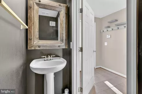 Entry Way - 1353 Mare St, Ranson, WV 25438 photo 5 of 7