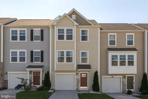 68 Tate Manor Dr, Charles Town, WV 25414