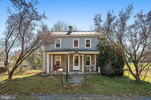 96 Mount Jefferson St, Harpers Ferry, WV 25425