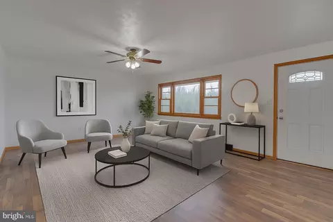 Living - 304 S Reymann St, Ranson, WV 25438 photo 1 of 4