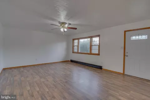 Living - 304 S Reymann St, Ranson, WV 25438 photo 2 of 4