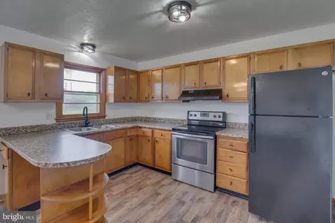 Kitchen - 304 S Reymann St, Ranson, WV 25438 photo 3 of 3