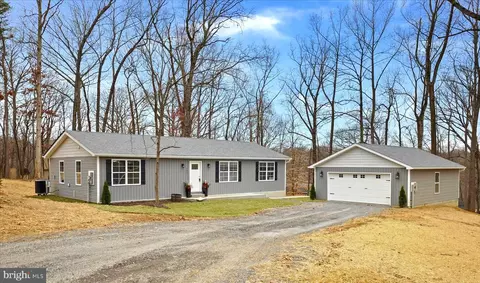 151 Scarlet Oak Dr, Harpers Ferry, WV 25425
