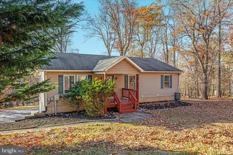 351 Cub Run Ln, Harpers Ferry, WV 25425