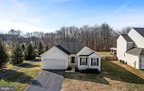 19 Oden Dr, Charles Town, WV 25414