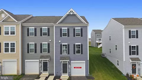 793 Lord Fairfax St, Charles Town, WV 25414