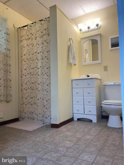 Bath - 99 Exeter Ct, Shepherdstown, WV 25443 photo 3 of 3