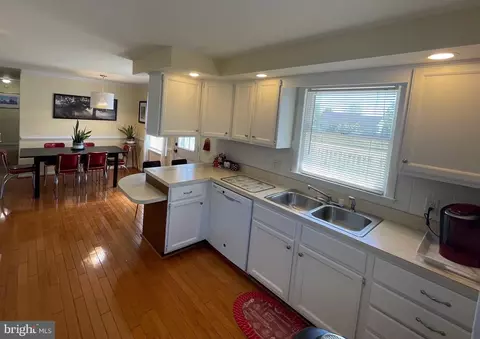 Kitchen - 99 Exeter Ct, Shepherdstown, WV 25443 photo 1 of 5
