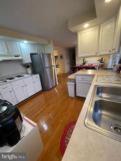 Kitchen - 99 Exeter Ct, Shepherdstown, WV 25443 photo 2 of 5