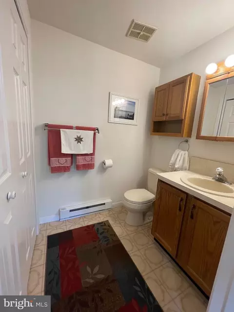 Bath - 99 Exeter Ct, Shepherdstown, WV 25443 photo 2 of 3